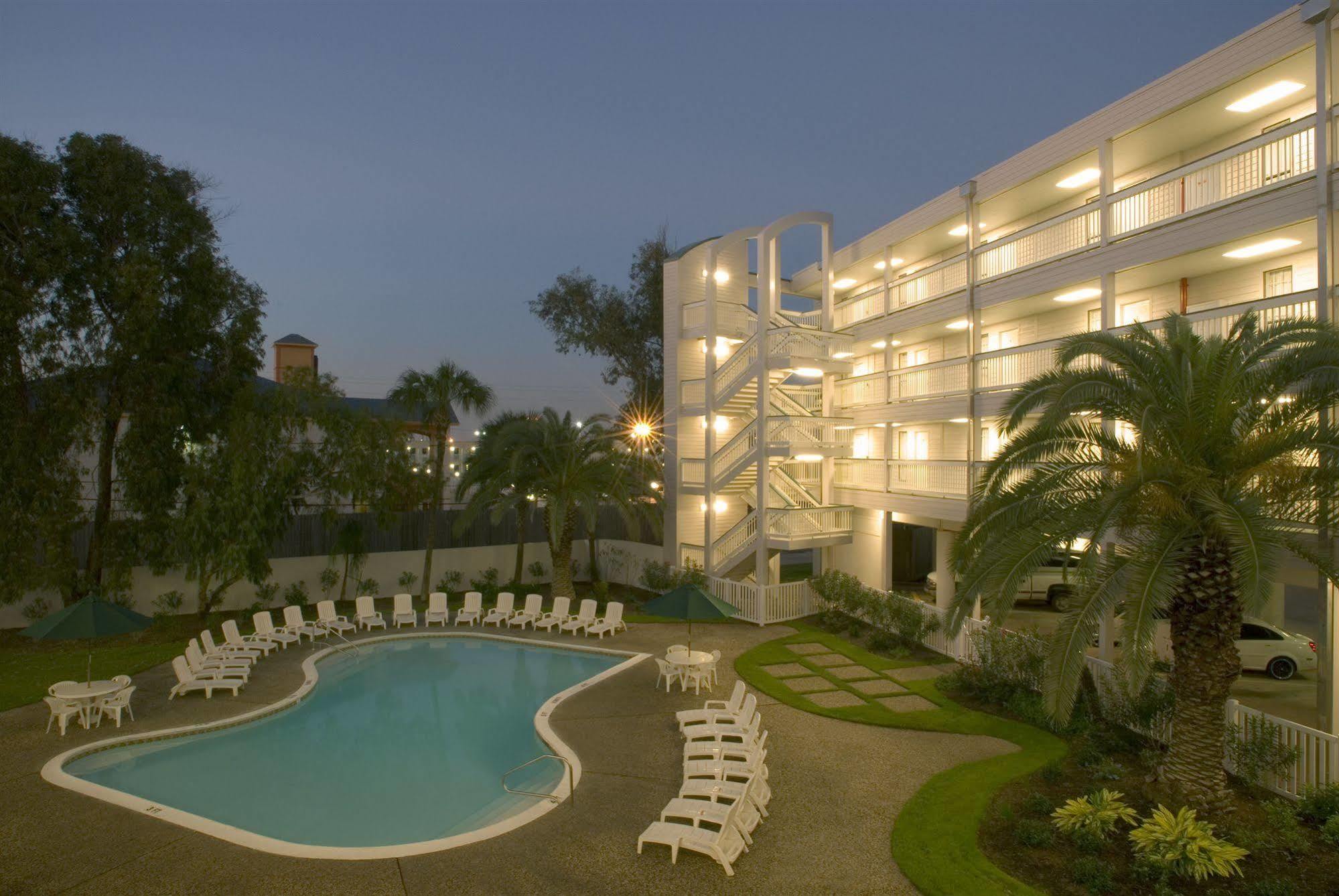 Casa Del Mar Beachfront 3*